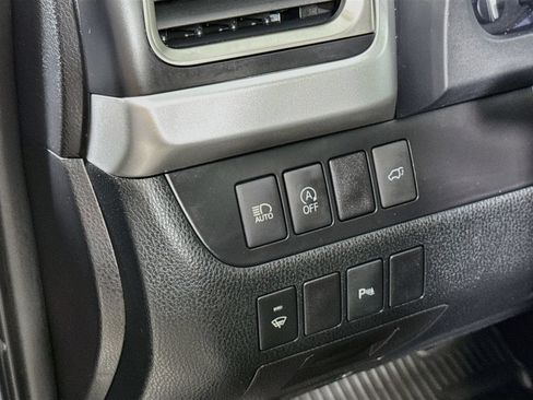 Used 2019 Toyota Highlander Limited AWD/4WD image 8