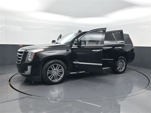 Used 2020 Cadillac Escalade 2WD image 40