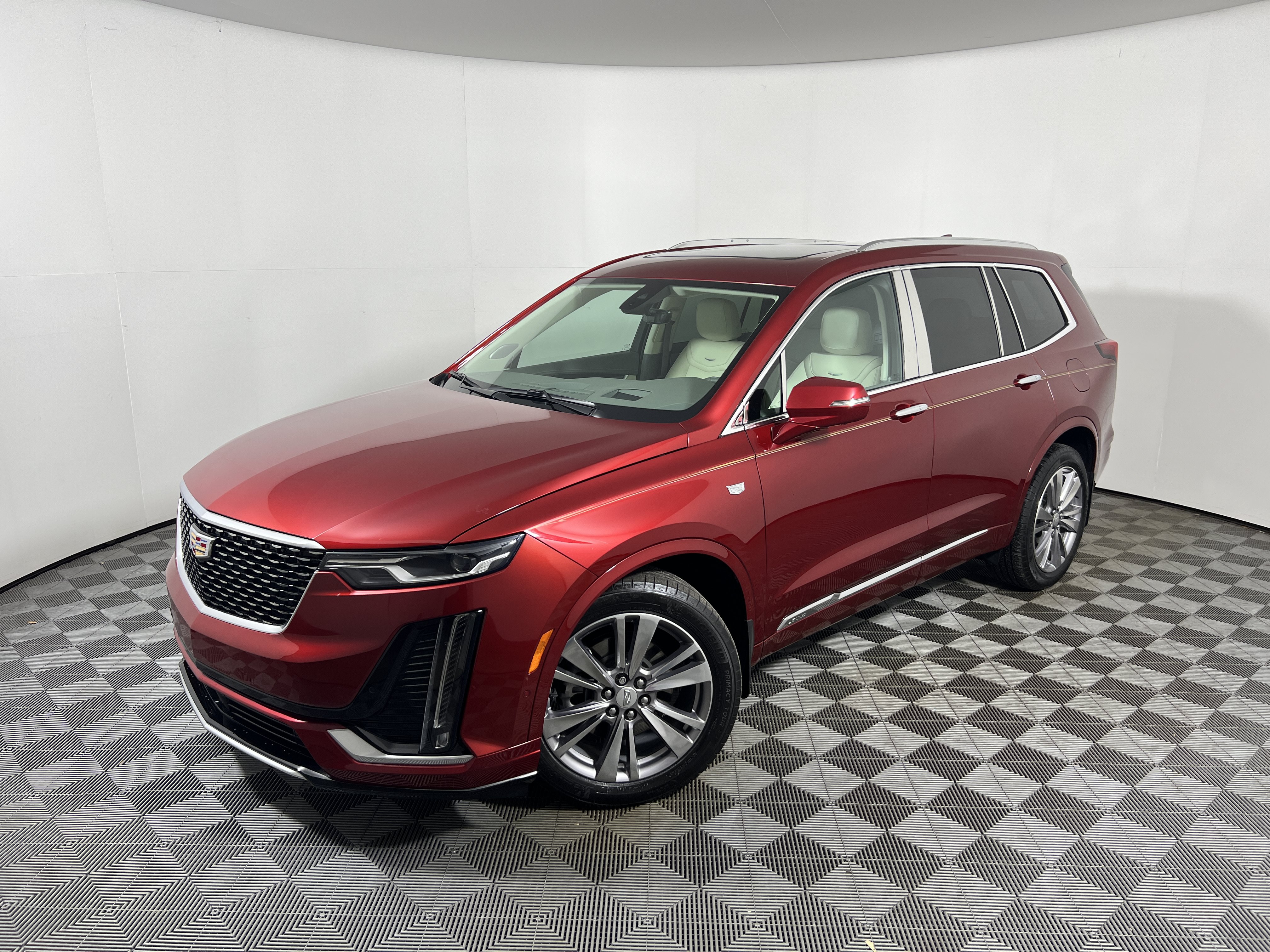 Used 2024 Cadillac XT6 Premium Luxury w/ Technology Package FWD image 1