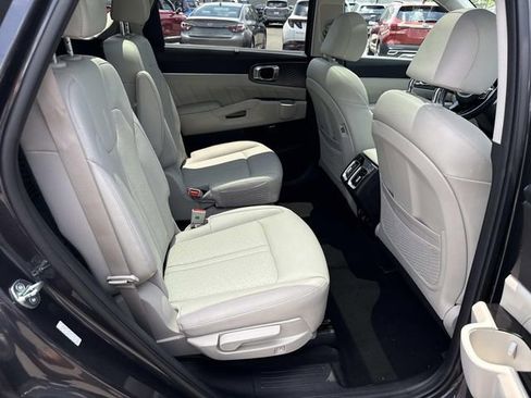 Used 2023 Kia Sorento SX Prestige w/ Panoramic Sunroof Package AWD/4WD image 11