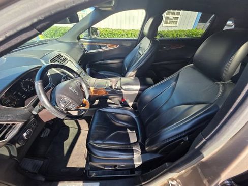 Used 2018 Lincoln MKX Select w/ Select Plus Package AWD/4WD image 12