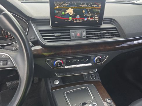 Used 2018 Audi Q5 2.0T Premium Plus w/ Premium Plus Package AWD/4WD image 12
