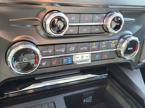 New 2026 Ford F250 Lariat w/ Black Appearance Package AWD/4WD image 32