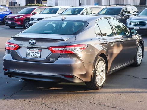 Used 2019 Toyota Camry XLE image 4