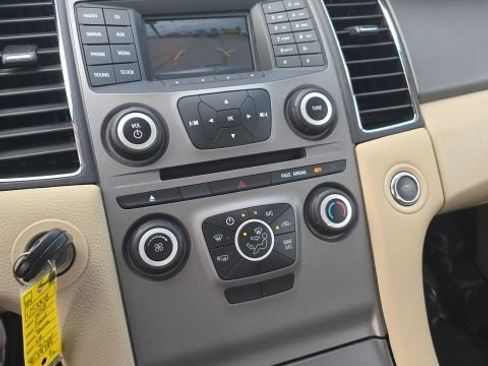 Used 2018 Ford Taurus SE FWD image 18