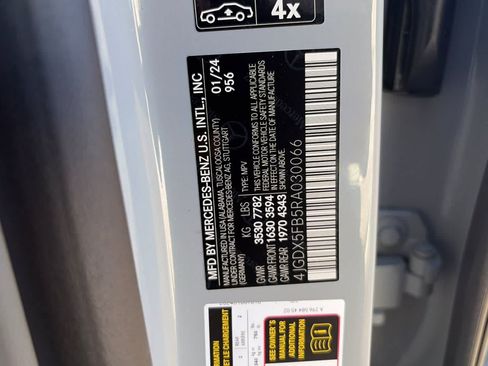 Used 2024 Mercedes-Benz Maybach EQS 680 4MATIC image 33