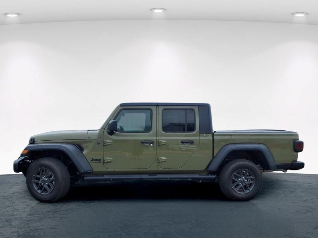 New 2026 Jeep Gladiator Sport AWD/4WD image 5