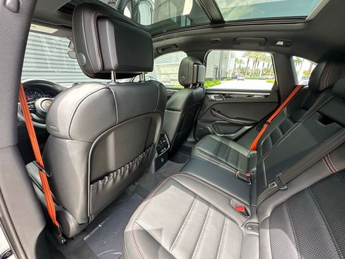 Certified 2025 Porsche Macan Turbo image 28