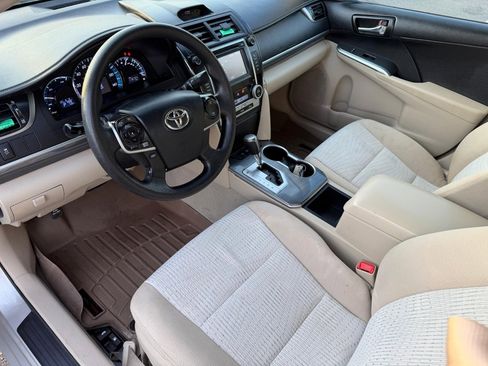 Used 2013 Toyota Camry LE FWD image 9