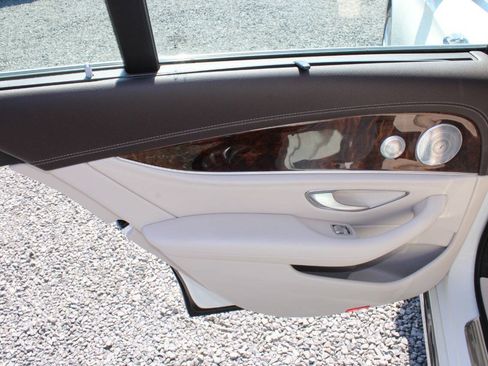 Used 2017 Mercedes-Benz E 400 4MATIC Wagon image 24
