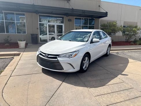 Used 2017 Toyota Camry LE FWD image 2