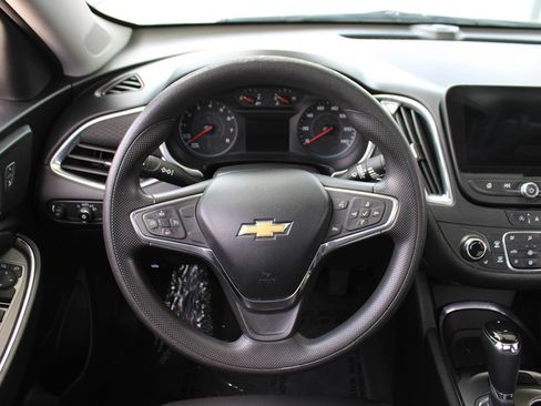 Used 2020 Chevrolet Malibu LT FWD image 25