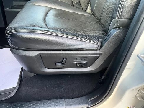 Used 2018 RAM 1500 Laramie w/ Convenience Group AWD/4WD image 17