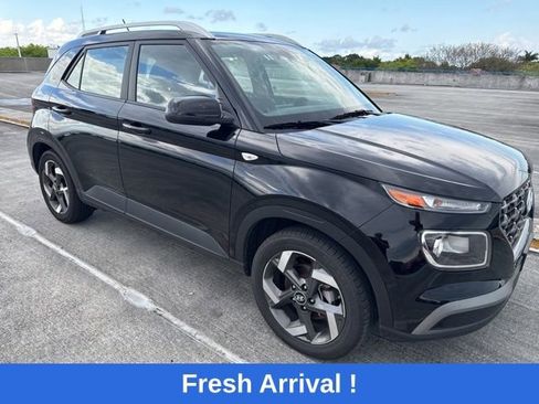 Used 2025 Hyundai Venue SEL FWD image 13