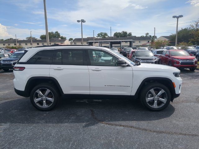 Used 2025 Jeep Grand Cherokee Limited RWD image 5