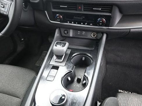Used 2025 Nissan Rogue SV AWD/4WD image 14