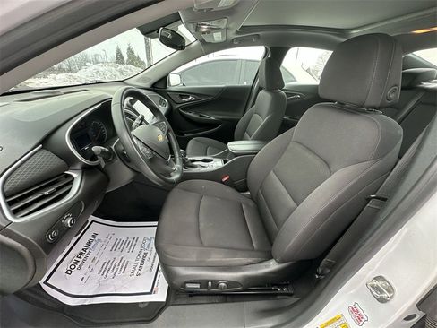 Used 2023 Chevrolet Malibu LT image 3