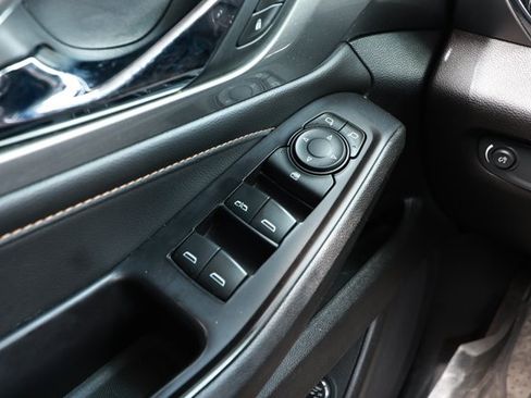 Used 2018 Chevrolet Traverse LT FWD image 20
