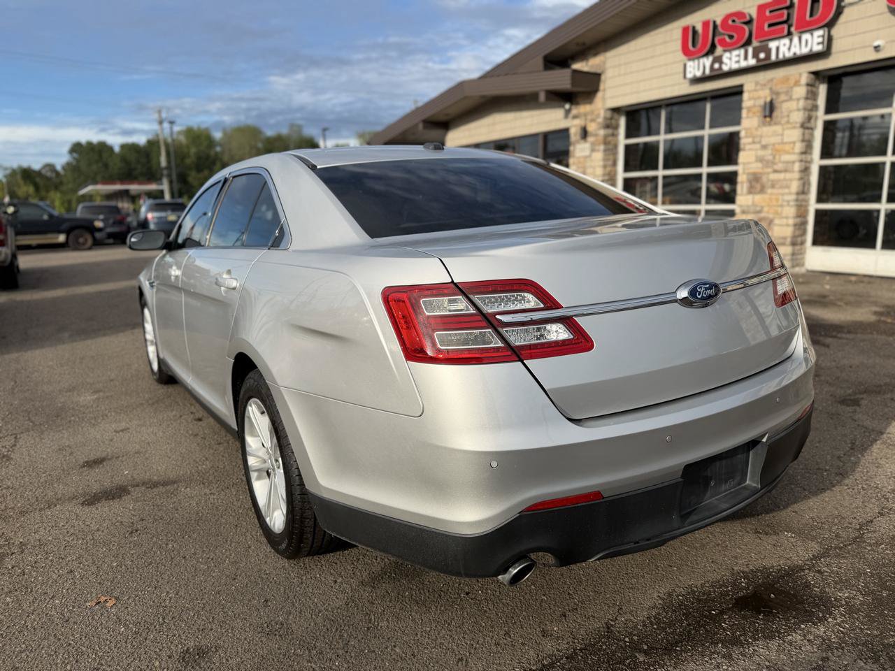 Used 2015 Ford Taurus SEL FWD image 8