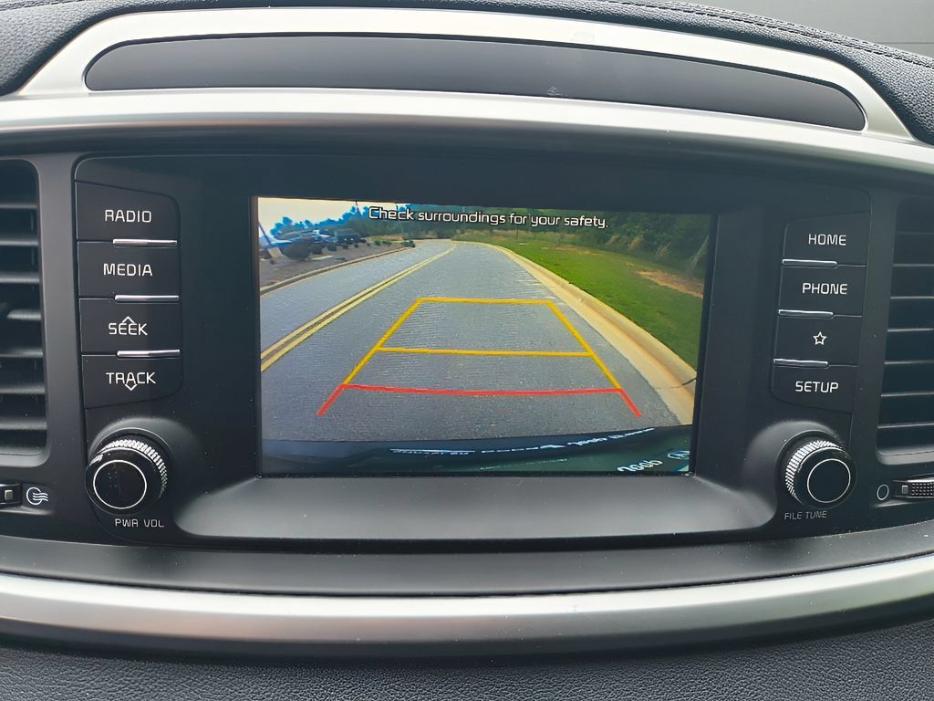 Used 2020 Kia Sorento FWD V6 image 18