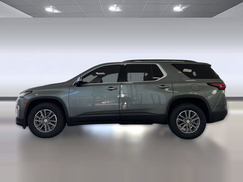 Used 2023 Chevrolet Traverse LT FWD image 2