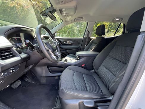 Used 2024 GMC Terrain SLE image 25
