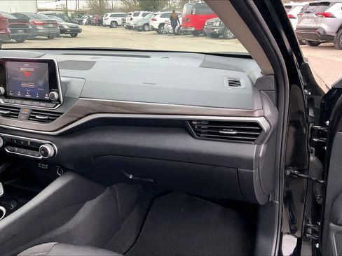 Used 2024 Nissan Altima 2.5 SV image 19