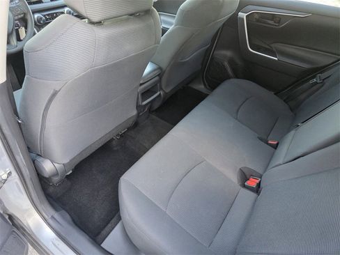 Used 2021 Toyota RAV4 LE image 15