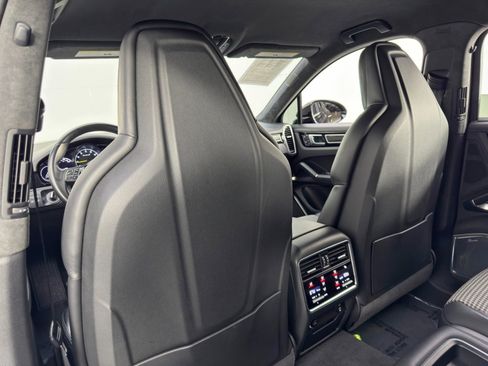 Used 2022 Porsche Cayenne Turbo S image 39