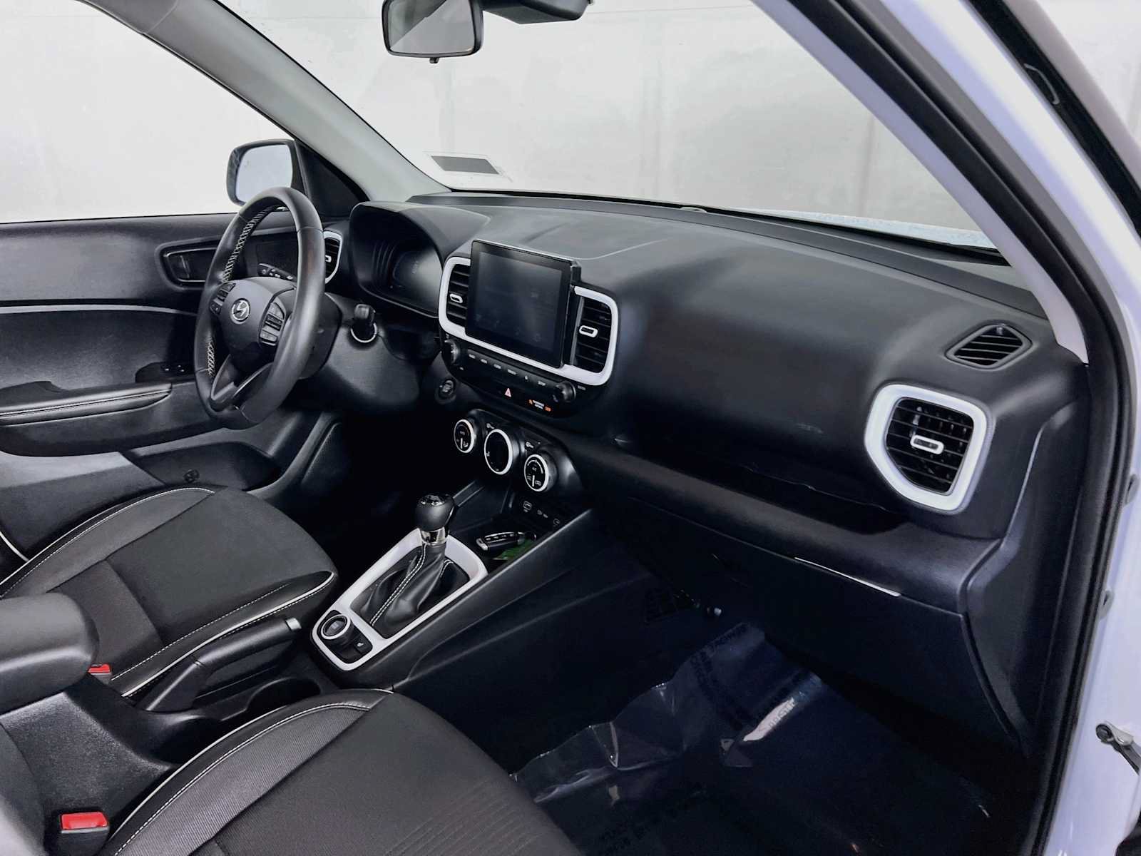 Certified 2026 Hyundai Venue SEL FWD image 28