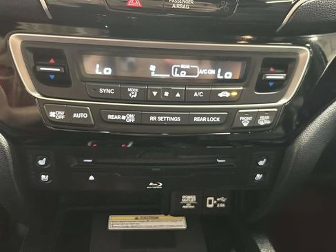 Used 2022 Honda Pilot Black Edition image 25