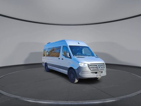 Used 2024 Mercedes-Benz Sprinter 2500 image 2