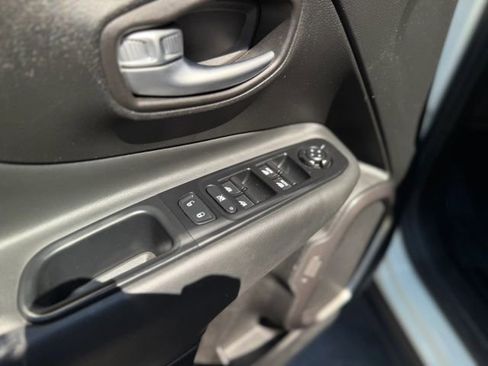 Used 2018 Jeep Renegade Limited w/ UConnect 8.4 Nav Group image 31