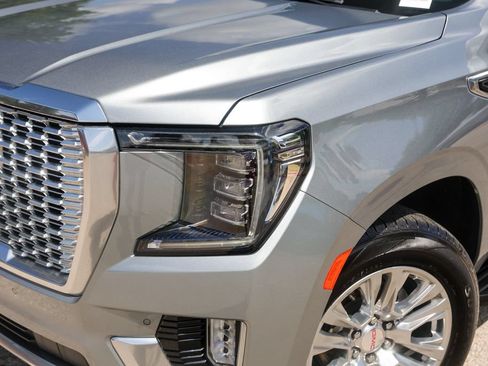 Used 2024 GMC Yukon Denali AWD/4WD image 3