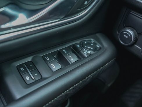 Used 2023 Chevrolet Suburban Premier image 20