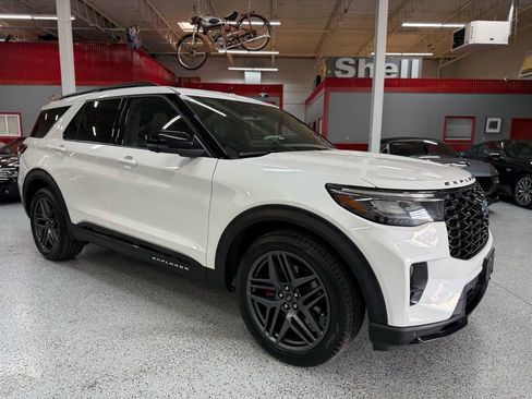 Used 2025 Ford Explorer ST AWD/4WD image 7
