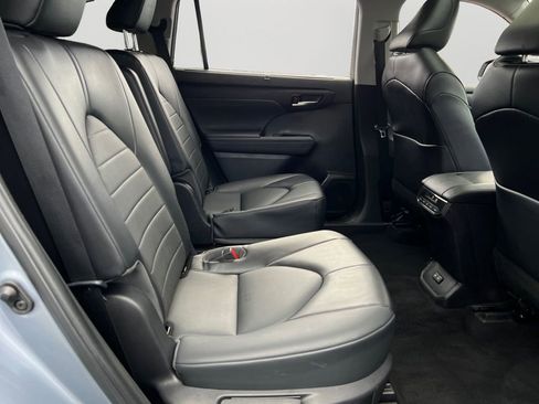 Used 2022 Toyota Highlander XLE image 8