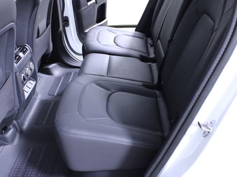 Used 2025 Land Rover Defender 110 S image 12