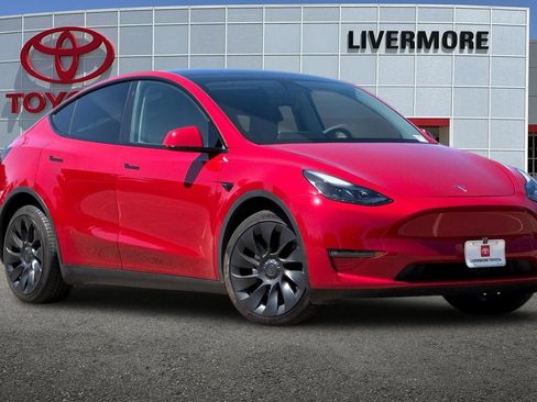 Used 2022 Tesla Model Y Long Range AWD/4WD image 2
