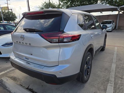 Certified 2025 Nissan Rogue SV FWD image 3