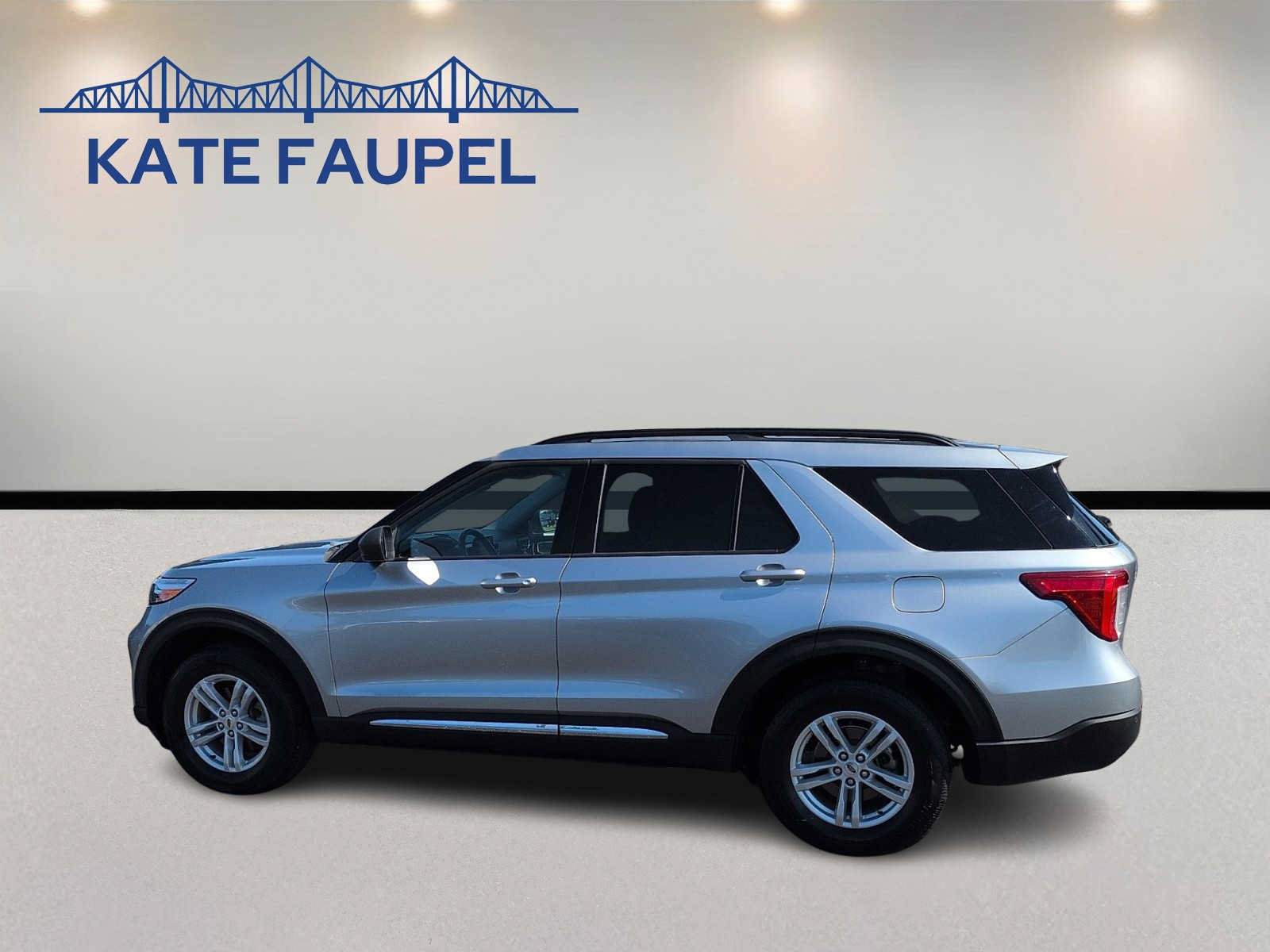 Certified 2024 Ford Explorer XLT w/ Equipment Group 202A AWD/4WD image 4