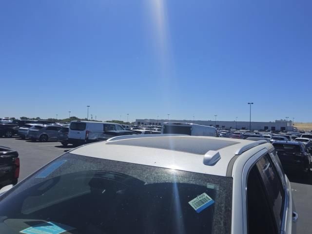 Used 2025 Chevrolet Tahoe High Country AWD/4WD image 3