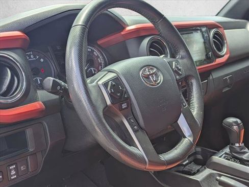 Used 2019 Toyota Tacoma TRD Sport AWD/4WD image 9