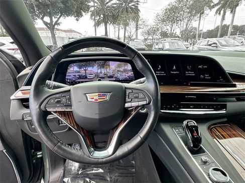 Used 2024 Cadillac Escalade Premium Luxury image 12