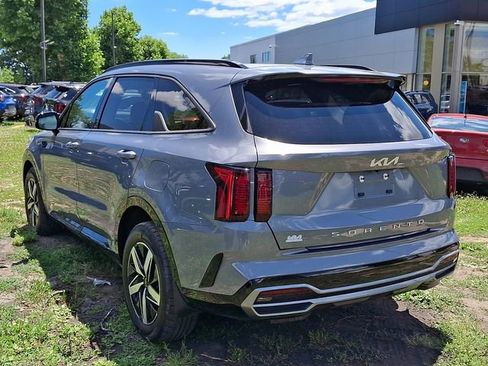 Certified 2022 Kia Sorento S w/ Panoramic Sunroof Package FWD image 4