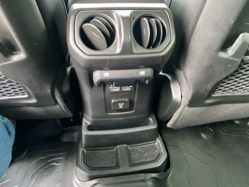 Used 2021 Jeep Wrangler Unlimited Rubicon AWD/4WD image 14