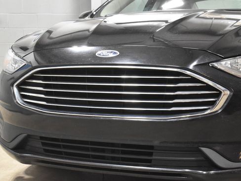 Used 2020 Ford Fusion SE FWD image 33