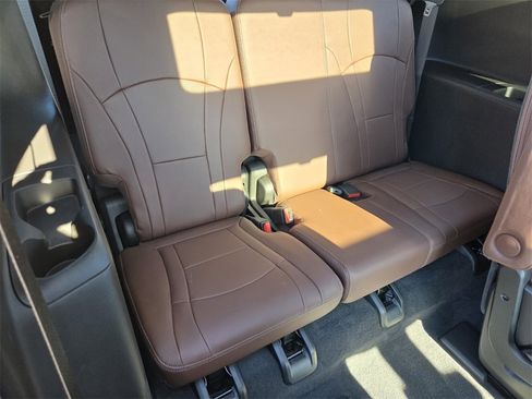 Used 2019 Buick Enclave Avenir w/ Avenir Technology Package image 12