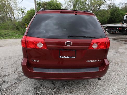 Used 2010 Toyota Sienna XLE FWD image 7