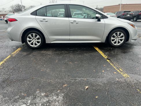 Used 2023 Toyota Corolla LE w/ Carpet Mat Package (TMS) image 16